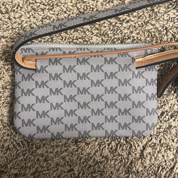 Michael Kors belted wallet purse - Picture 3 of 3